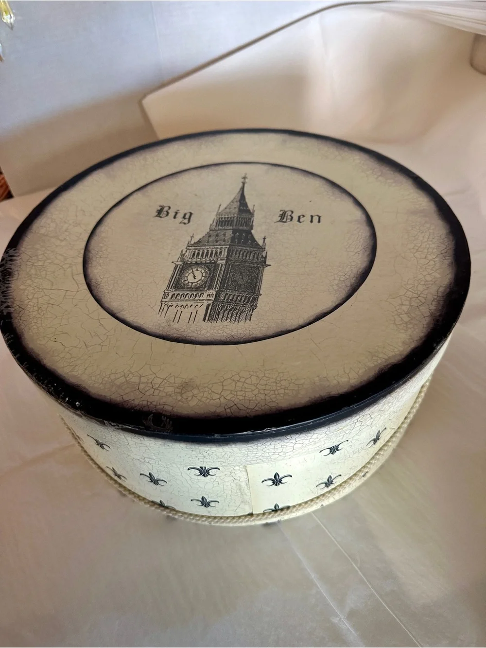 Vtg 2001 Tri-Coastal Design Big Ben Round Hatbox-Marco Fabiano